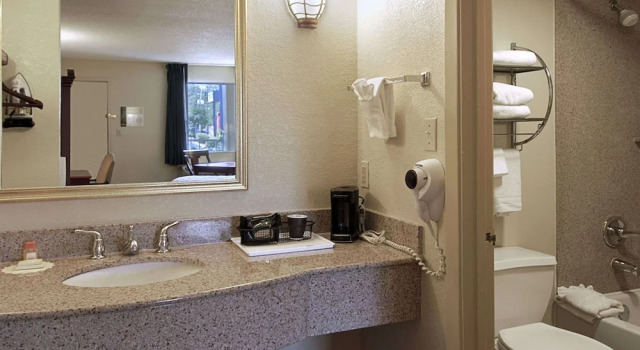 Двухместный номер Days Inn by Wyndham Memphis at Graceland