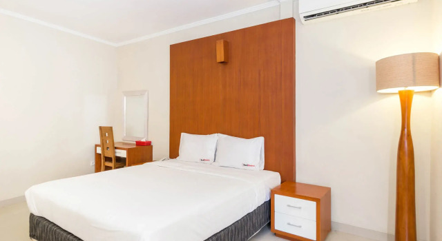 RedDoorz Plus Near Sanur Beach 2, Rezervovat Hotel Hotely v Bali s bazénem, Bazén