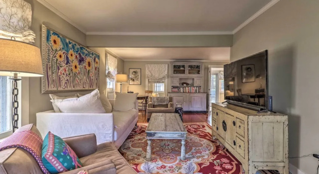 Cozy Litchfield House w/ Fenced-in Yard & Fire Pit, Rezervasyon Otel Litchfield Connecticut