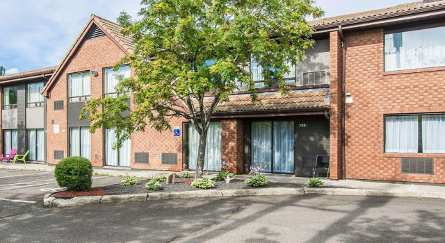 Clarion Pointe, Забронировать Отель Кэмпбелтон 