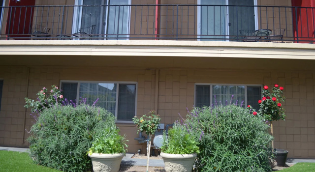 Seaside Inn & Suites