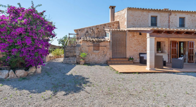 CAN Miquel - Well-kept Country House With Private Above Ground Pool Near a Paradisaical Beach. Free Wifi, Rezerwuj Hotel Hotele w Majorka z parkingiem, Parking