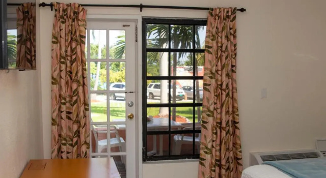 Студия Orange Hill Beach Inn