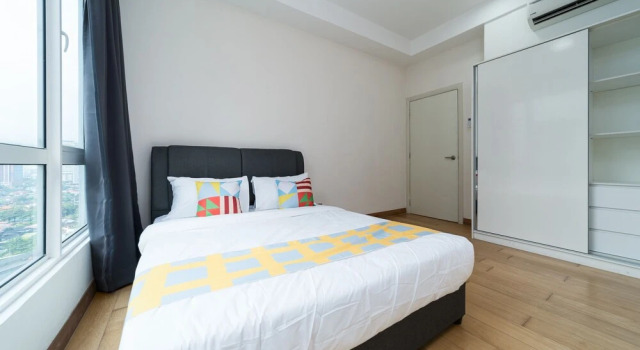 Crest Jalan Sultan Ismail by OYO Rooms