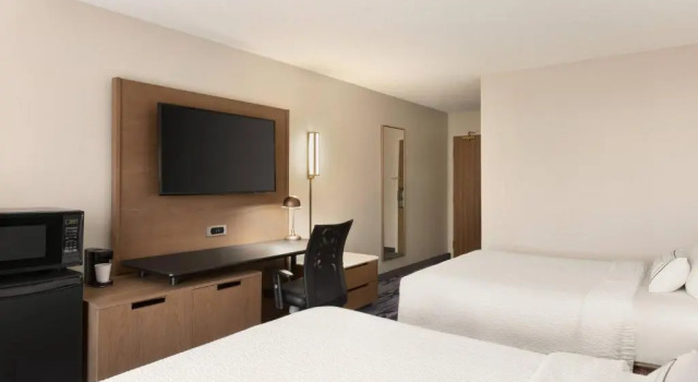 Четырёхместный номер Standard Fairfield Inn and Suites by Marriott Wheeling St Clairsville