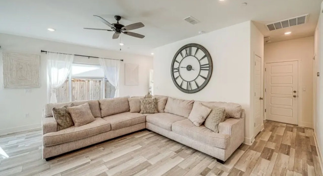 Charming Bakersfield Home w/ Yard & Patio!, Book Feriehus Sommerhuse i Bakersfield, Hytte