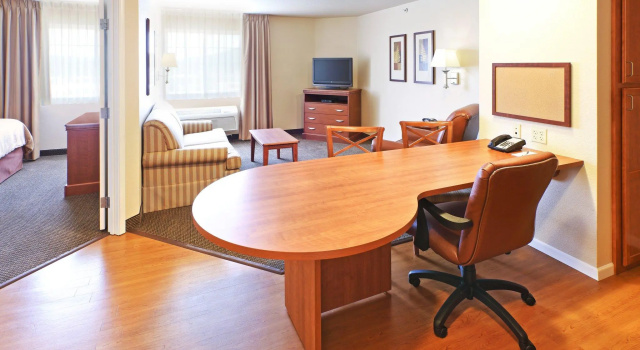 Двухместный люкс c 1 комнатой Candlewood Suites Fayetteville – University of Arkansas by IHG