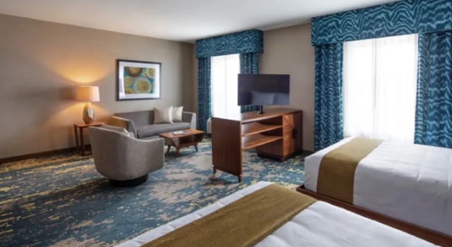 Четырёхместная студия Bear Springs Hotel