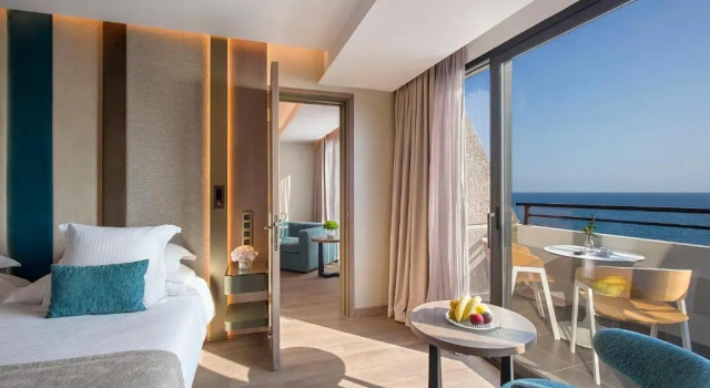 Номер Family Plus с видом на море Amathus Beach Hotel Limassol