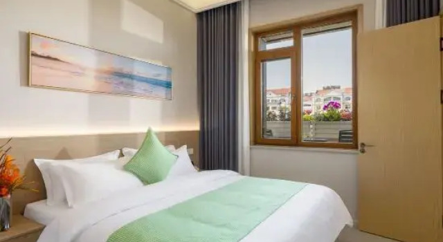 Люкс с балконом Floral Hotel·Weihai Alice Hotel (Sea Park)
