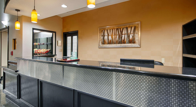 Best Western Plus Northwest Inn & Suites, Забронировать Отель Хьюстон Texas Gulf Coast, рядом с Speedy's Fast Track