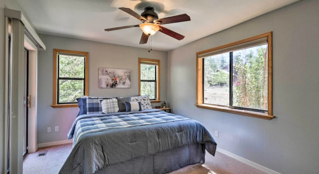 Коттедж Modern Mountain Chalet: Munds Park Retreat w/ Deck