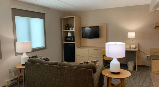 Одноместный люкс Days Inn & Suites by Wyndham Duluth by the Mall