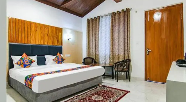 Corbett Jungle Breeze Resort, Rezervovat Lázně / Resort Nainital Uttarakhand