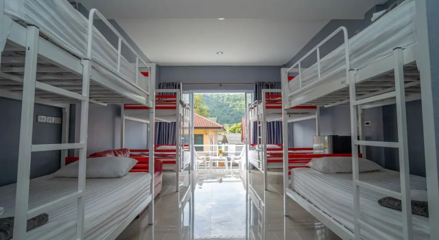Кровать в общем номере Little Paradise Haad Rin Koh Phangan