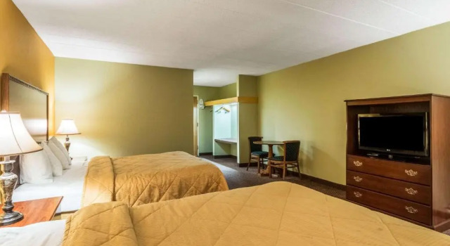 Четырёхместный номер Standard Quaint Inn & Suites