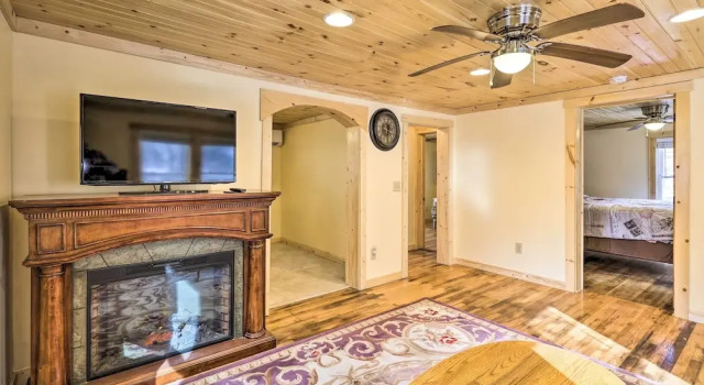 Коттедж с 2 комнатами Quaint Appalachian Getaway ~ 2 Mi to Boone!