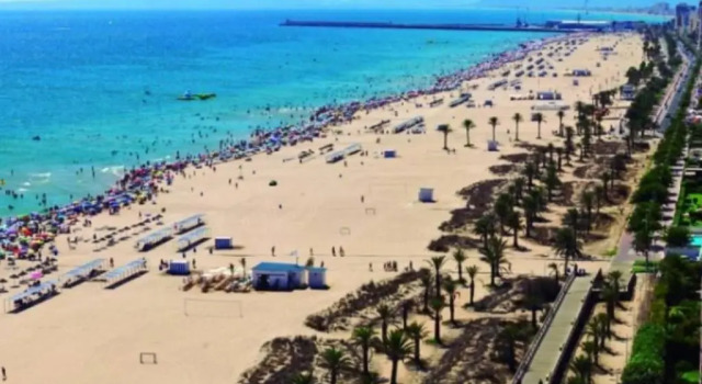 Апартаменты .Apartamento 1a linea de playa + piscina + parking DAIMUS