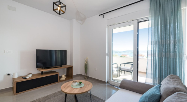 Apartment Vista Mare 2 With Heated Pool