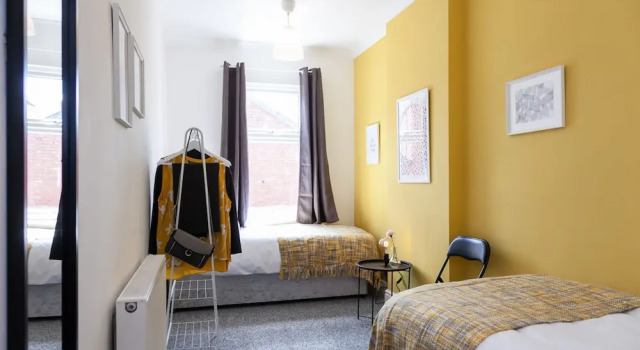 Коттедж Cosy Home Near Station, Parking, Netflix, Sleeps 5