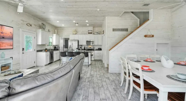 2 Homes in Gulf Village by Avantstay Sleeps 24, 2blocks to the Beach, Pool, Game Room, Patio w/ Outdoor Bar, Boek Vakantiehuis Port Aransas 