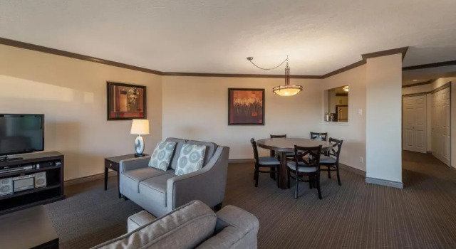 Люкс Victoria Regent Waterfront Hotel & Suites