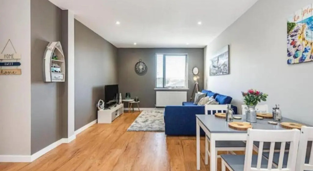 Апартаменты Spacious and Immaculate London-themed home with balcony for you!