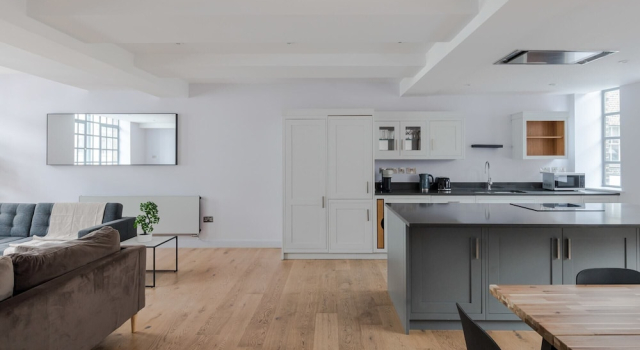 The Eyre Suite Two - Farringdon - by Frankie