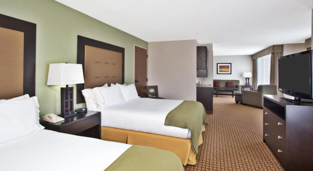 Четырёхместный люкс Holiday Inn Express Hotel and Suites Harrington - Dover Area by IHG