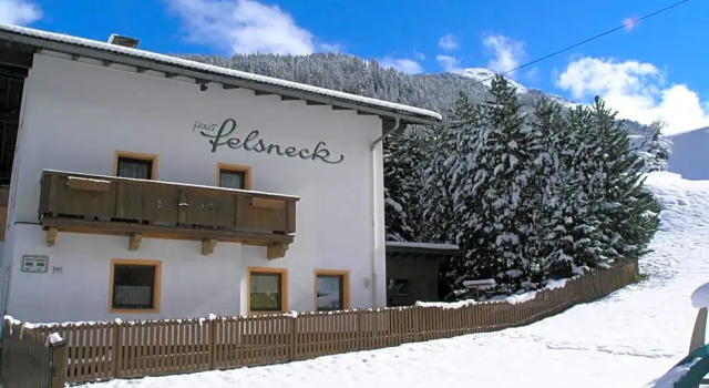 Haus Felsneck, Rezerwuj Hotel Hotele w Tyrol z parkingiem, Parking