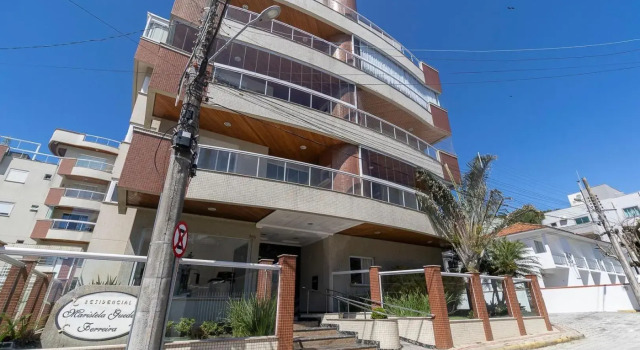 Maristela 201 - Apartamento na praia de Bombas com vista para o mar - à poucos passos da praia