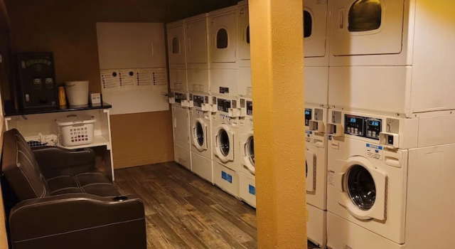 Кровать в общем номере Ansonia Hotel - Hostel