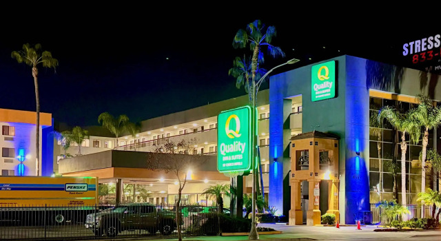 Quality Inn & Suites Los Angeles Airport - Stadium District, Забронировать Отель Отели Инглвуд с бассейном, Бассейн