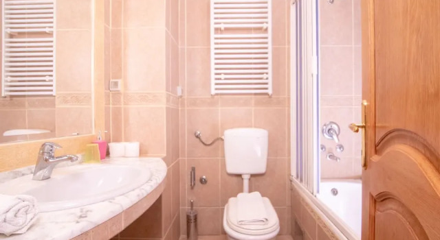 Трёхместный номер Standard с балконом и с частичным видом на океан Apartments and Rooms Levantin Inn