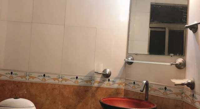 Pat în dormitor cu balcon Maidi Backpacker