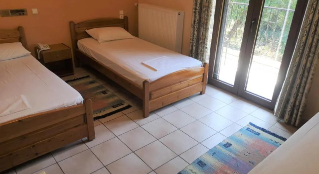 Четырёхместный номер Standard Spanias Hotel