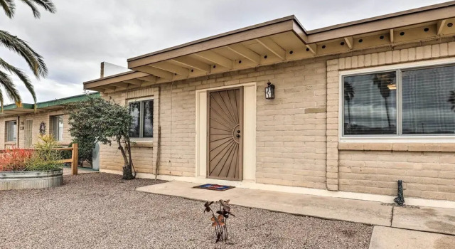 Sunny Tucson Abode w/ Fire Pit 9 Mi to U of A, 预订 度假屋 图森 亞利桑那州
