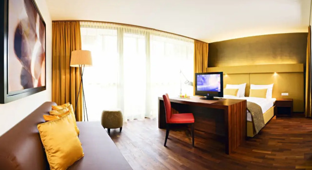 Полулюкс с балконом Отель Asia Hotel & Spa Leoben