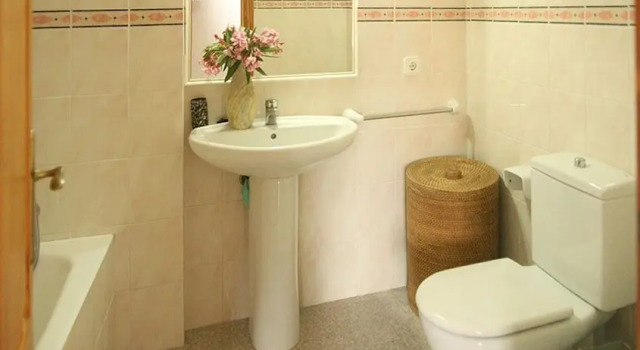 Трёхместный номер Standard с балконом Hostal Santa Eulalia