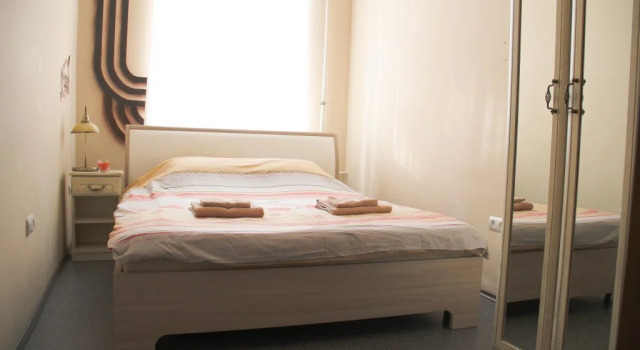 In Touch Hostel, Забронировать Хостел Отели Санкт-Петербурга с парковкой, рядом с Станция метро «Сенная Площадь», Парковка
