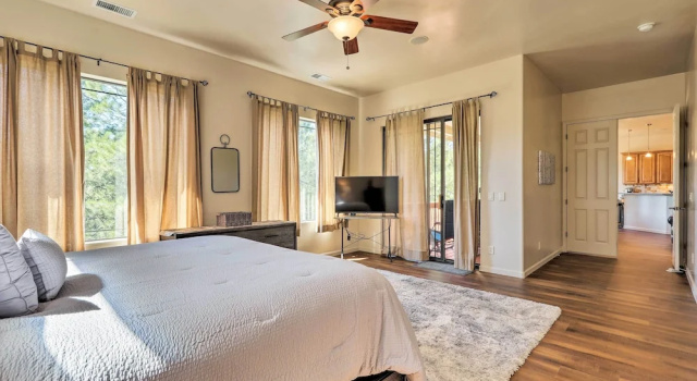 Коттедж с 6 комнатами Wooded Patio Oasis! Group Getaway in Flagstaff