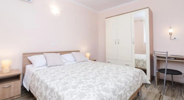 Apartments Lena & Lara, Забронировать Апартаменты/квартира Апартаменты Дубровника, рядом с Fuego Night Club, Апартаменты/квартира