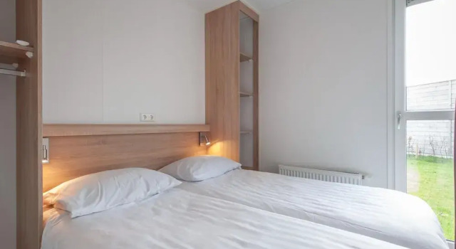 Lodge in Nieuwvliet Bad Near the Beach, Забронировать Отель Отели Zeeuws-Vlaanderen с парковкой, Парковка