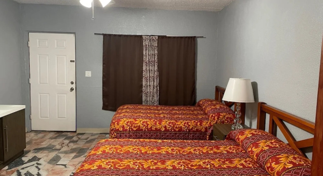 Четырёхместный номер Economy Southwind Inn