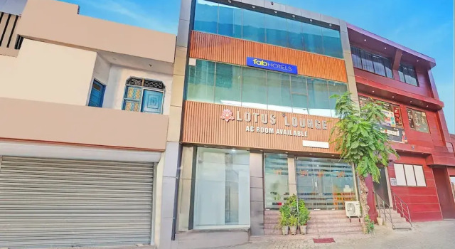 Fabexpress Lotus Longue, Varaa Hotelli Faridabad Haryana