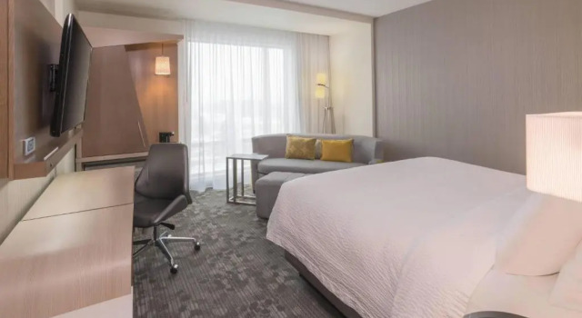 Номер Standard Courtyard by Marriott Burlington-Oakville
