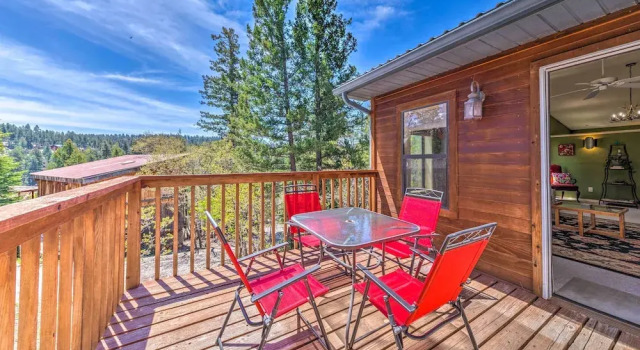 Коттедж Cloudcroft Escape w/ Forest Views!