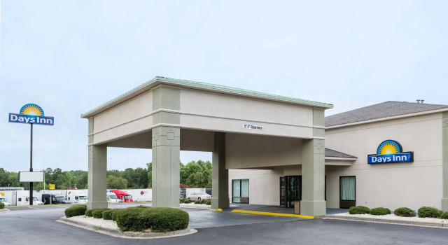 Days Inn by Wyndham Lugoff, Забронировать Отель Отели Южной Каролины с завтраком, Завтраки
