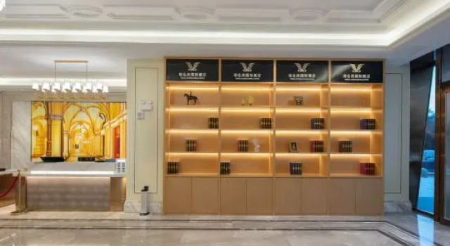Vienna International Hotel · Yi Yang City University Branch, Book Hotel Hotels in Yiyang with Parking, Parking