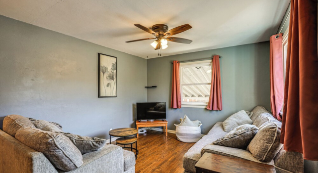 Explore the Front Range! Lakewood Home w/ Yard, Book Feriehus Villaer i Lakewood, Villa
